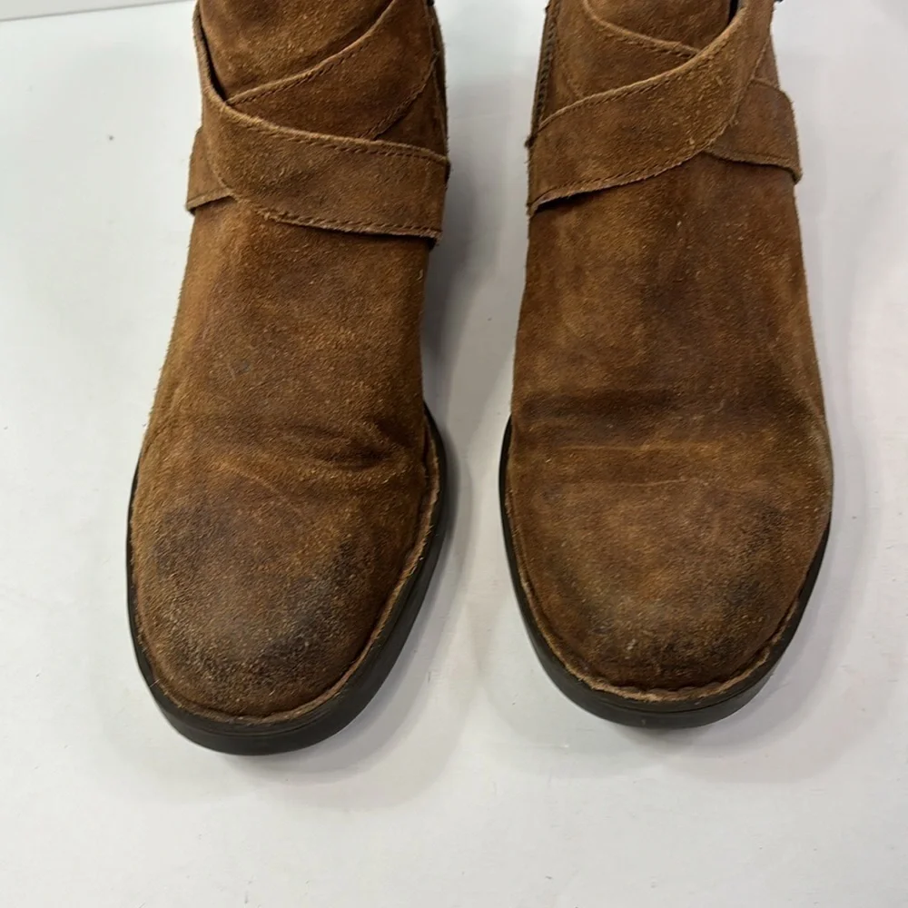 Born distressed leather booties size 8